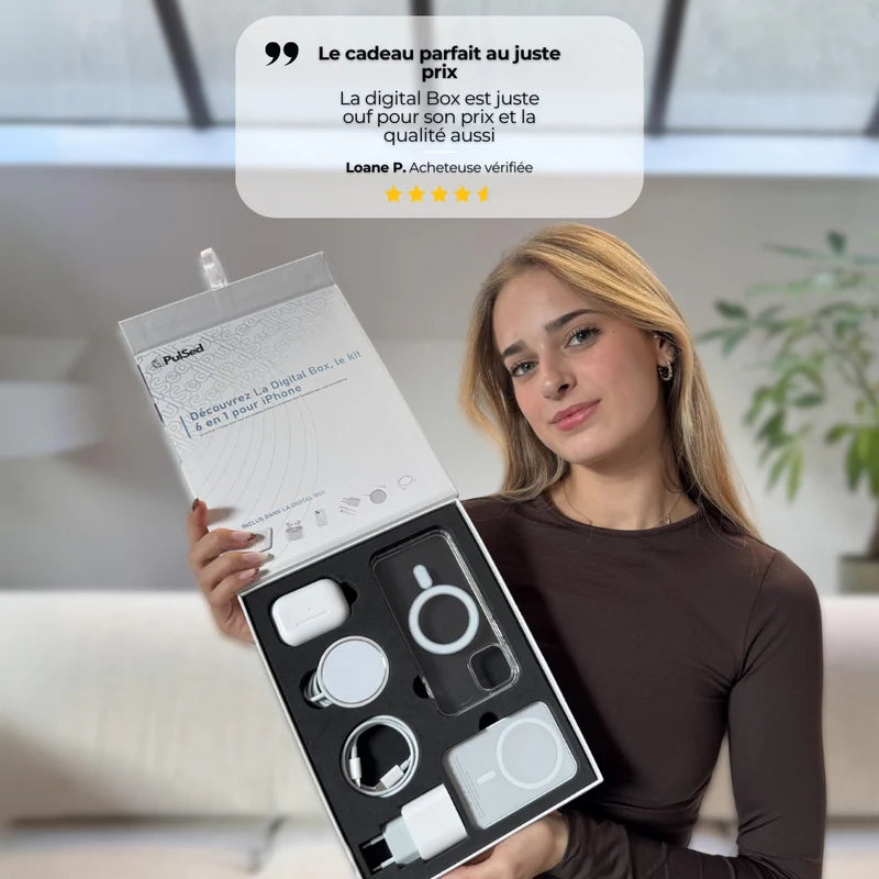 Femme qui tient la pulsed Box dans ses mains